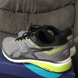 ASICS Men sneakers